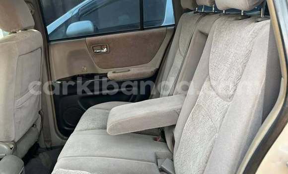 Gura Yakoze Toyota Kluger White Imodoka i Kampala mu Uganda Gura Yakoze Toyota Kluger White Imodoka i Kampala mu Uganda