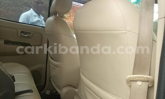 Gura Yakoze Toyota Hiluxe VIGO Black Imodoka i Kampala mu Uganda Gura Yakoze Toyota Hiluxe VIGO Black Imodoka i Kampala mu Uganda