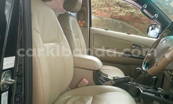 Gura Yakoze Toyota Hiluxe VIGO Black Imodoka i Kampala mu Uganda Gura Yakoze Toyota Hiluxe VIGO Black Imodoka i Kampala mu Uganda