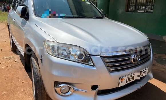 Nunua Ilio tumika Toyota Vanguard Nyingine Gari ndani ya Kampala nchini Uganda