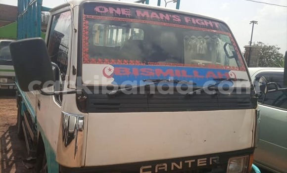 Gura Yakoze Mitsubishi Lancer Cargo Other Imodoka i Kampala mu Uganda