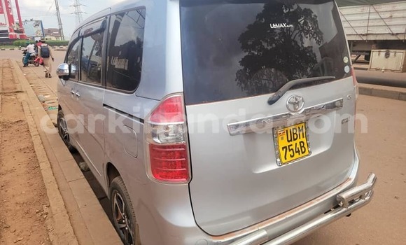 Gura Yakoze Toyota Noah Other Imodoka i Kampala mu Uganda Gura Yakoze Toyota Noah Other Imodoka i Kampala mu Uganda