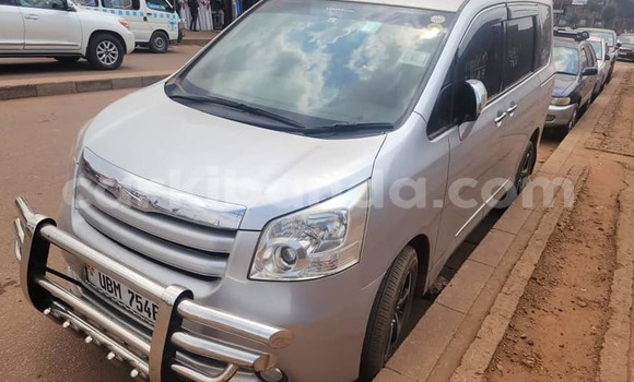 Gura Yakoze Toyota Noah Other Imodoka i Kampala mu Uganda Gura Yakoze Toyota Noah Other Imodoka i Kampala mu Uganda