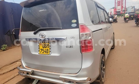 Gura Yakoze Toyota Noah Other Imodoka i Kampala mu Uganda Gura Yakoze Toyota Noah Other Imodoka i Kampala mu Uganda