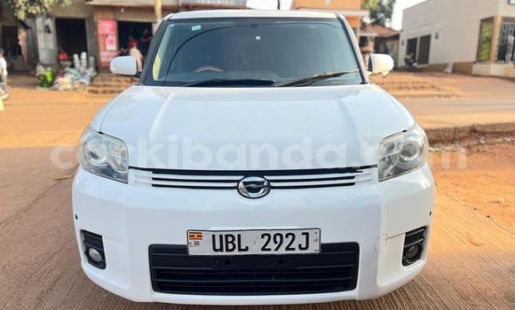 Acheter Occasion Voiture Toyota Noah Blanc à Kampala, Ouganda