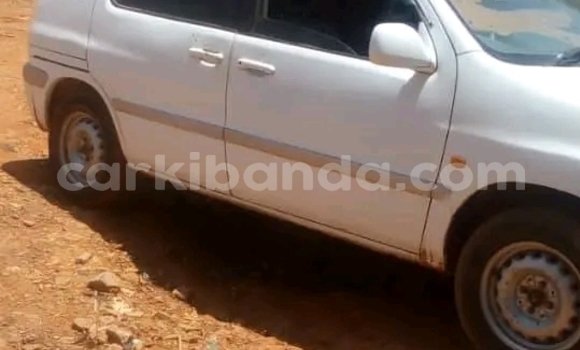 Nunua Ilio tumika Mazda Spiano Nyeupe Gari ndani ya Arua nchini Uganda