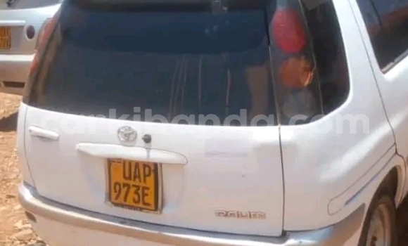Gura Yakoze Mazda Spiano White Imodoka i Arua mu Uganda Gura Yakoze Mazda Spiano White Imodoka i Arua mu Uganda