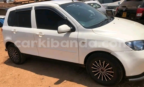 Gura Yakoze Mazda Spiano White Imodoka i Arua mu Uganda Gura Yakoze Mazda Spiano White Imodoka i Arua mu Uganda