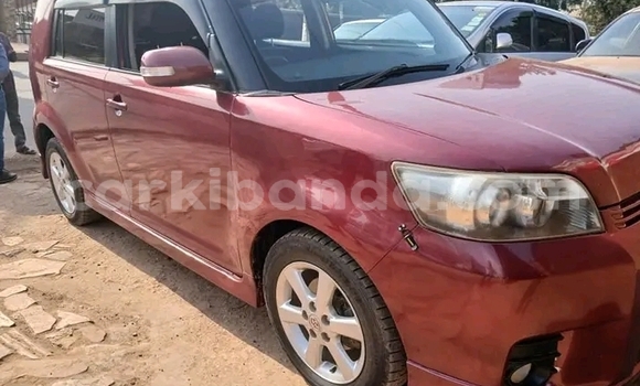 Nunua Ilio tumika Toyota Runx Nyekundu Gari ndani ya Bugiri nchini Mashariki