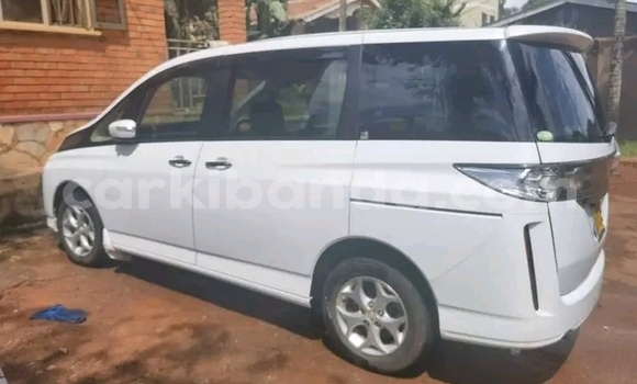 Gura Yakoze Mazda Biante White Imodoka i Bugiri mu Eastern Gura Yakoze Mazda Biante White Imodoka i Bugiri mu Eastern