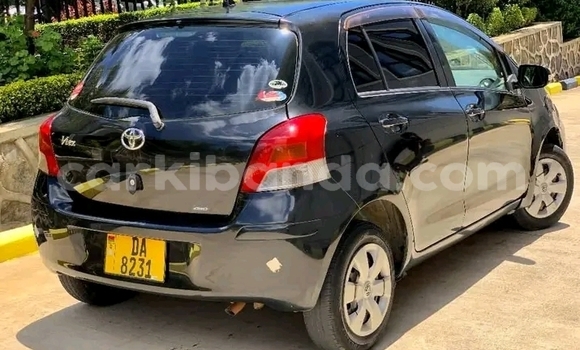 Gura Yakoze Toyota Vitz Black Imodoka i Bugiri mu Eastern Gura Yakoze Toyota Vitz Black Imodoka i Bugiri mu Eastern