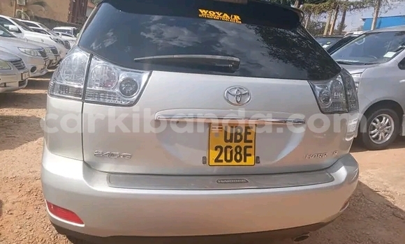 Gura Yakoze Toyota Noah White Imodoka i Jinja–Kawempe mu Central Gura Yakoze Toyota Noah White Imodoka i Jinja–Kawempe mu Central