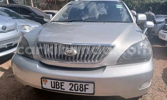 Gura Yakoze Toyota Noah White Imodoka i Jinja–Kawempe mu Central Gura Yakoze Toyota Noah White Imodoka i Jinja–Kawempe mu Central