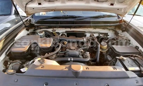 Gura Yakoze Toyota Land Cruiser Prado White Imodoka i Bugiri mu Eastern Gura Yakoze Toyota Land Cruiser Prado White Imodoka i Bugiri mu Eastern