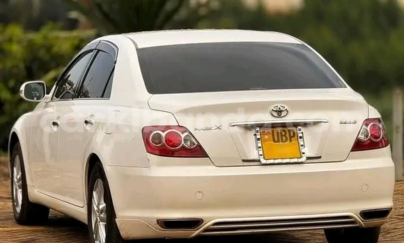 Gura Yakoze Toyota Mark II White Imodoka i Bugiri mu Eastern Gura Yakoze Toyota Mark II White Imodoka i Bugiri mu Eastern