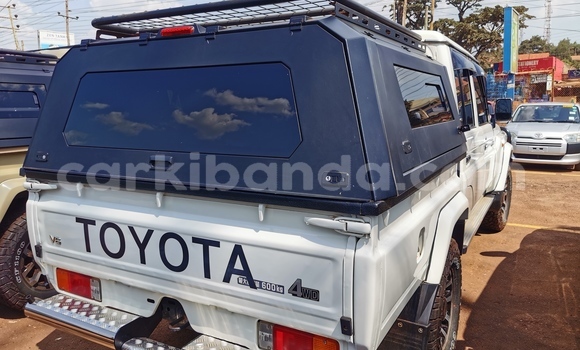 Buy Import Toyota Land Cruiser White Car in Kampala in Uganda