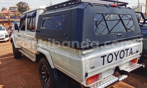Buy Import Toyota Land Cruiser White Car in Kampala in Uganda Buy Import Toyota Land Cruiser White Car in Kampala in Uganda