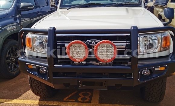 Buy Import Toyota Land Cruiser White Car in Kampala in Uganda Buy Import Toyota Land Cruiser White Car in Kampala in Uganda