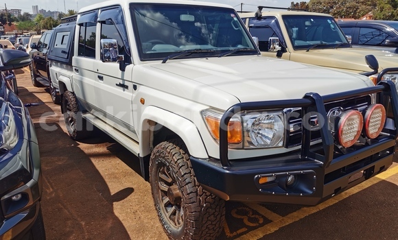 Buy Import Toyota Land Cruiser White Car in Kampala in Uganda Buy Import Toyota Land Cruiser White Car in Kampala in Uganda