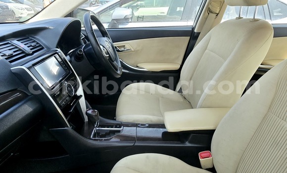 Nunua Imported Toyota Premio Fedha Gari ndani ya Kampala nchini Uganda Nunua Imported Toyota Premio Fedha Gari ndani ya Kampala nchini Uganda