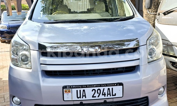 Acheter Neuf Voiture Toyota Noah Gris à Kampala, Ouganda Acheter Neuf Voiture Toyota Noah Gris à Kampala, Ouganda