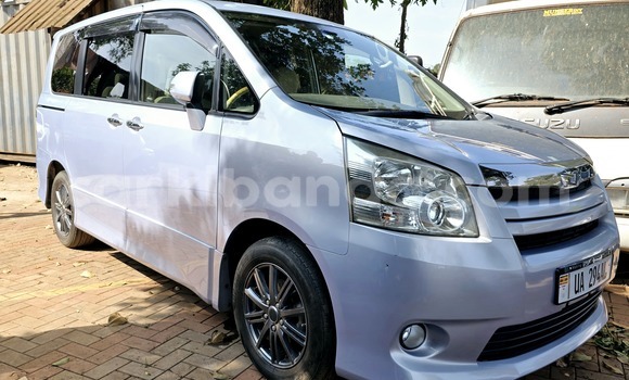 Acheter Neuf Voiture Toyota Noah Gris à Kampala, Ouganda Acheter Neuf Voiture Toyota Noah Gris à Kampala, Ouganda