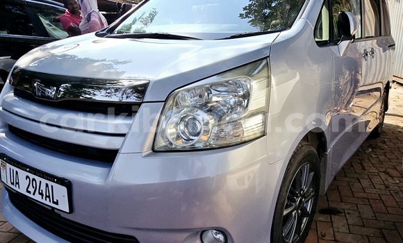 Acheter Neuf Voiture Toyota Noah Gris à Kampala, Ouganda Acheter Neuf Voiture Toyota Noah Gris à Kampala, Ouganda