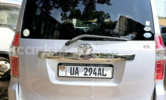 Acheter Neuf Voiture Toyota Noah Gris à Kampala, Ouganda Acheter Neuf Voiture Toyota Noah Gris à Kampala, Ouganda