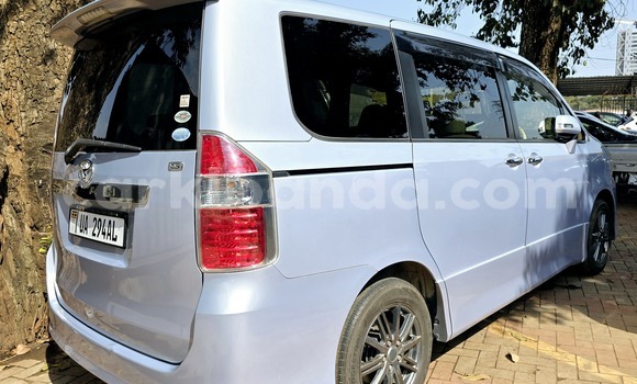Acheter Neuf Voiture Toyota Noah Gris à Kampala, Ouganda Acheter Neuf Voiture Toyota Noah Gris à Kampala, Ouganda