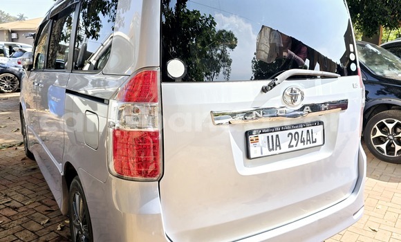 Acheter Neuf Voiture Toyota Noah Gris à Kampala, Ouganda Acheter Neuf Voiture Toyota Noah Gris à Kampala, Ouganda