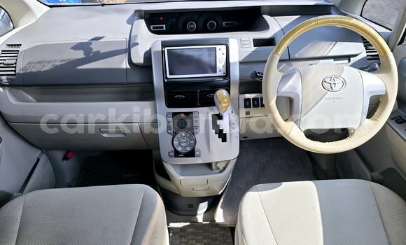 Acheter Neuf Voiture Toyota Noah Gris à Kampala, Ouganda Acheter Neuf Voiture Toyota Noah Gris à Kampala, Ouganda