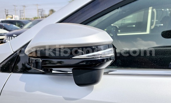 Nunua Mpya Toyota Harrier Fedha Gari ndani ya Kampala nchini Uganda Nunua Mpya Toyota Harrier Fedha Gari ndani ya Kampala nchini Uganda