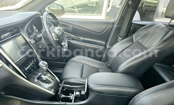 Nunua Mpya Toyota Harrier Fedha Gari ndani ya Kampala nchini Uganda Nunua Mpya Toyota Harrier Fedha Gari ndani ya Kampala nchini Uganda