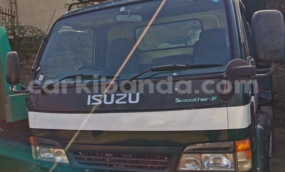Nunua Imported Isuzu FTR 850 Nyeusi Lori ndani ya Kampala nchini Uganda