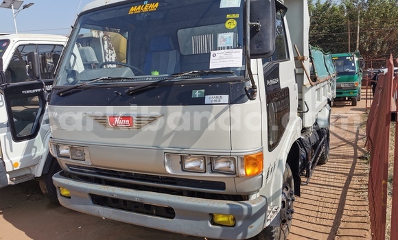 Gura Imported Hino Ranger White Ikamyo i Kampala mu Uganda Gura Imported Hino Ranger White Ikamyo i Kampala mu Uganda