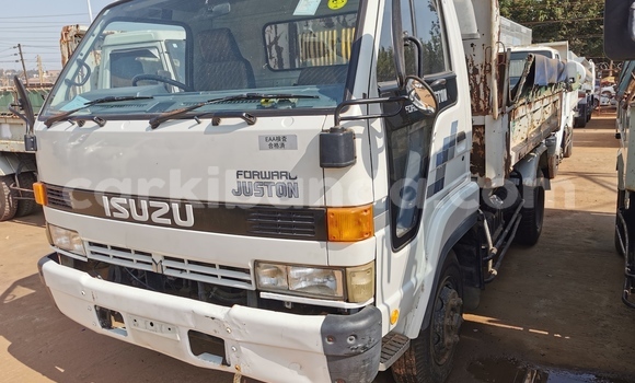 Gura Imported Isuzu FTR 850 White Ikamyo i Kampala mu Uganda Gura Imported Isuzu FTR 850 White Ikamyo i Kampala mu Uganda