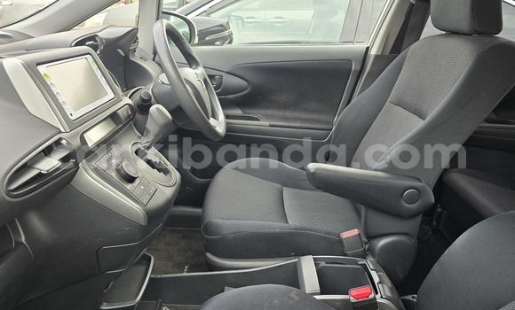 Nunua Mpya Toyota Wish Fedha Gari ndani ya Kampala nchini Uganda Nunua Mpya Toyota Wish Fedha Gari ndani ya Kampala nchini Uganda
