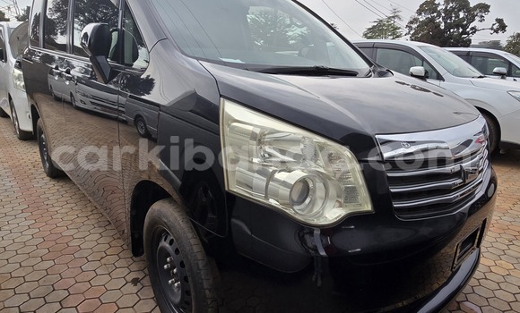 Nunua Mpya Toyota Noah Nyeusi Gari ndani ya Kampala nchini Uganda Nunua Mpya Toyota Noah Nyeusi Gari ndani ya Kampala nchini Uganda