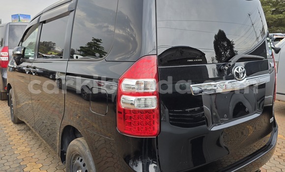 Nunua Mpya Toyota Noah Nyeusi Gari ndani ya Kampala nchini Uganda Nunua Mpya Toyota Noah Nyeusi Gari ndani ya Kampala nchini Uganda