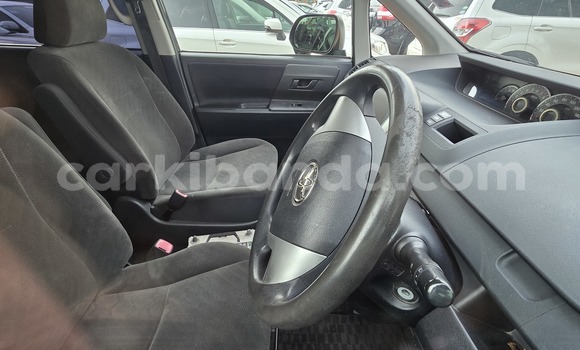 Nunua Mpya Toyota Noah Nyeusi Gari ndani ya Kampala nchini Uganda Nunua Mpya Toyota Noah Nyeusi Gari ndani ya Kampala nchini Uganda