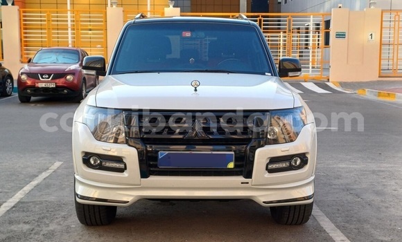 Acheter Occasion Voiture Mitsubishi Pajero Blanc à Kampala, Ouganda Acheter Occasion Voiture Mitsubishi Pajero Blanc à Kampala, Ouganda
