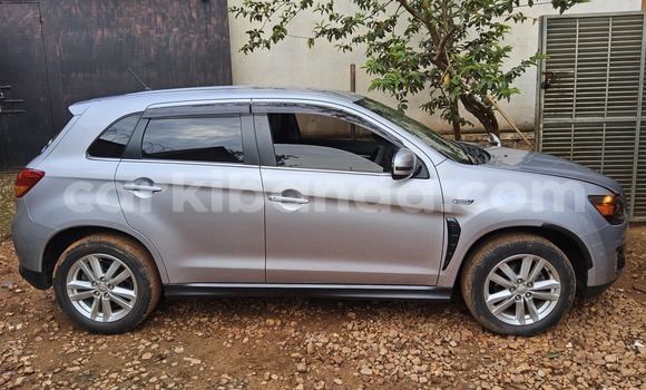 Acheter Occasion Voiture Mitsubishi RVR Gris à Kampala, Ouganda Acheter Occasion Voiture Mitsubishi RVR Gris à Kampala, Ouganda