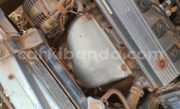 Nunua Ilio tumika Toyota Corolla Spacio Fedha Gari ndani ya Lugazi nchini Kati Nunua Ilio tumika Toyota Corolla Spacio Fedha Gari ndani ya Lugazi nchini Kati