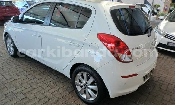 Buy Used Hyundai i20 White Car in Kampala in Uganda Buy Used Hyundai i20 White Car in Kampala in Uganda