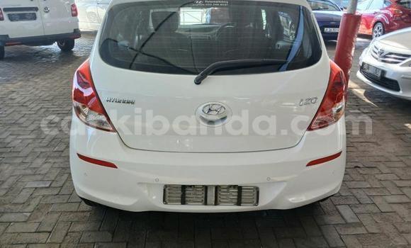 Buy Used Hyundai i20 White Car in Kampala in Uganda Buy Used Hyundai i20 White Car in Kampala in Uganda