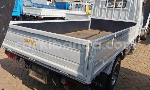 Buy Import Mitsubishi Van White Truck in Kampala in Uganda Buy Import Mitsubishi Van White Truck in Kampala in Uganda