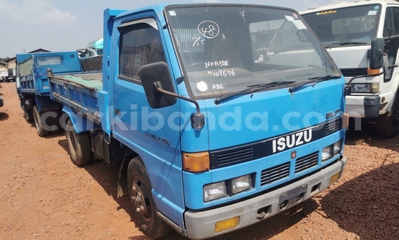 Buy Import Isuzu FTR 850 Blue Truck in Kampala in Uganda Buy Import Isuzu FTR 850 Blue Truck in Kampala in Uganda