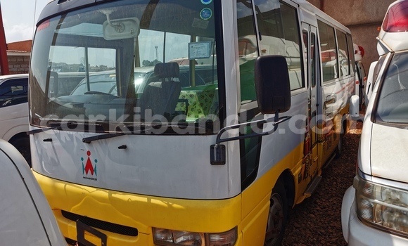 Acheter Import Utilitaire Mitsubishi Van Blanc à Kampala, Ouganda