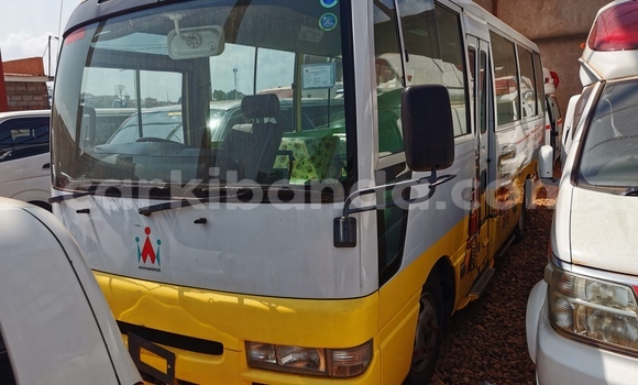 Buy Import Mitsubishi Van White Truck in Kampala in Uganda Buy Import Mitsubishi Van White Truck in Kampala in Uganda