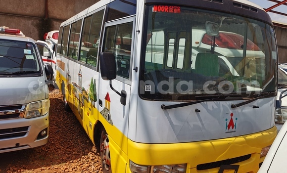 Buy Import Mitsubishi Van White Truck in Kampala in Uganda Buy Import Mitsubishi Van White Truck in Kampala in Uganda